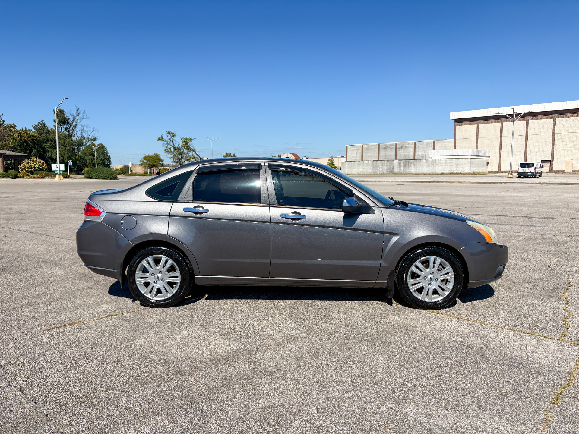 Used 2010 Ford Focus SEL FWD image 9