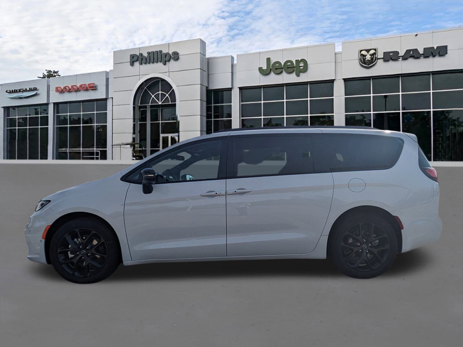 New 2026 Chrysler Pacifica Limited w/ S Appearance Package image 7