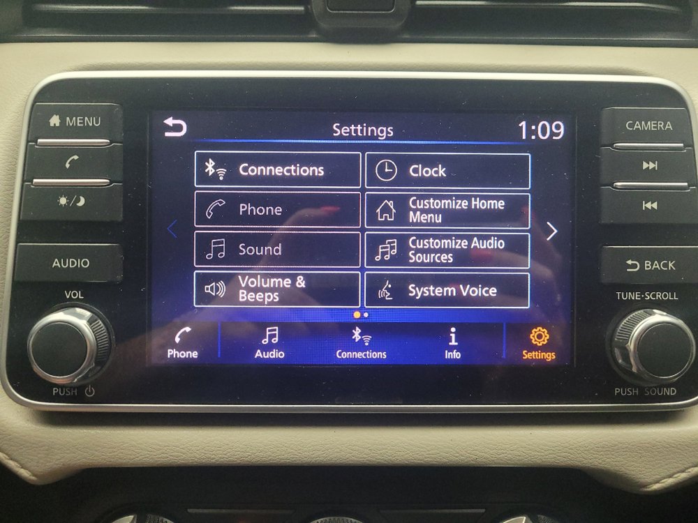 Used 2021 Nissan Versa SV FWD image 25