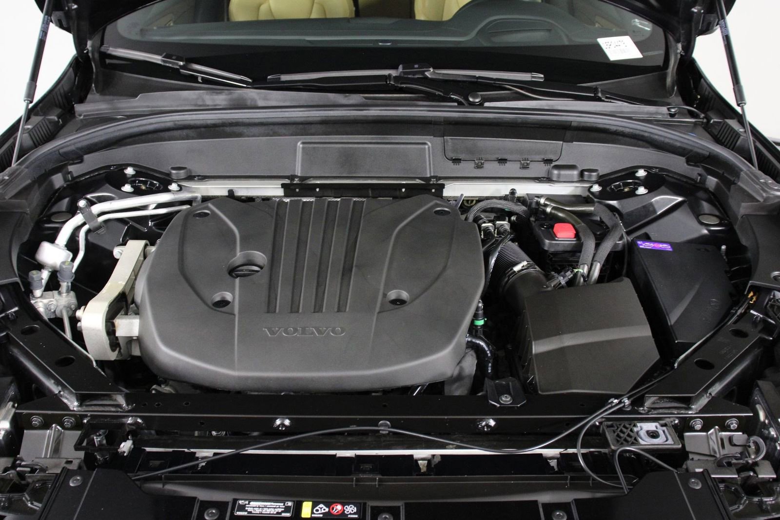 Certified 2023 Volvo XC60 B5 Ultimate w/ Climate Package image 24