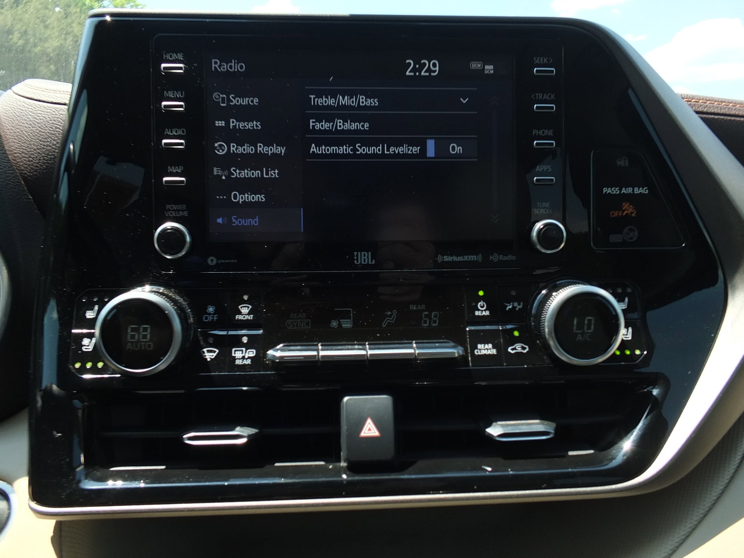 Used 2020 Toyota Highlander Limited FWD image 30