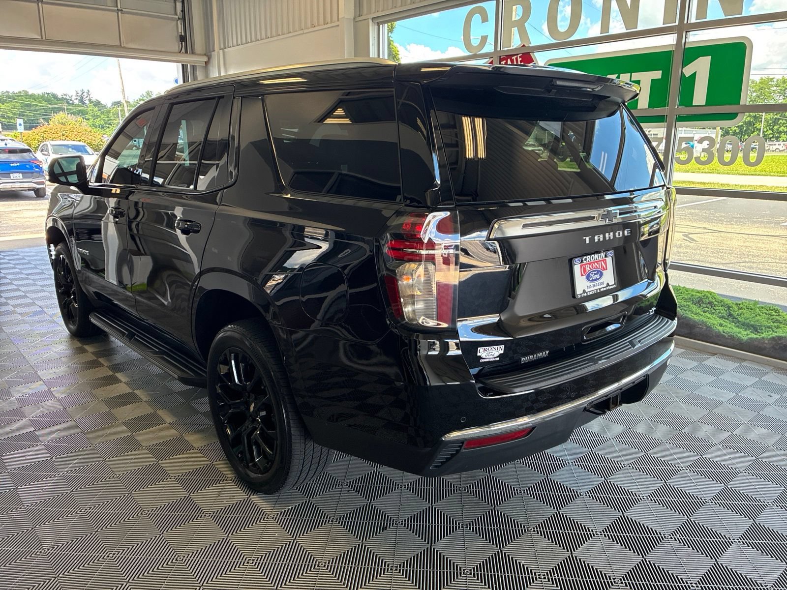 Used 2023 Chevrolet Tahoe LT w/ LT Signature Package AWD/4WD image 4