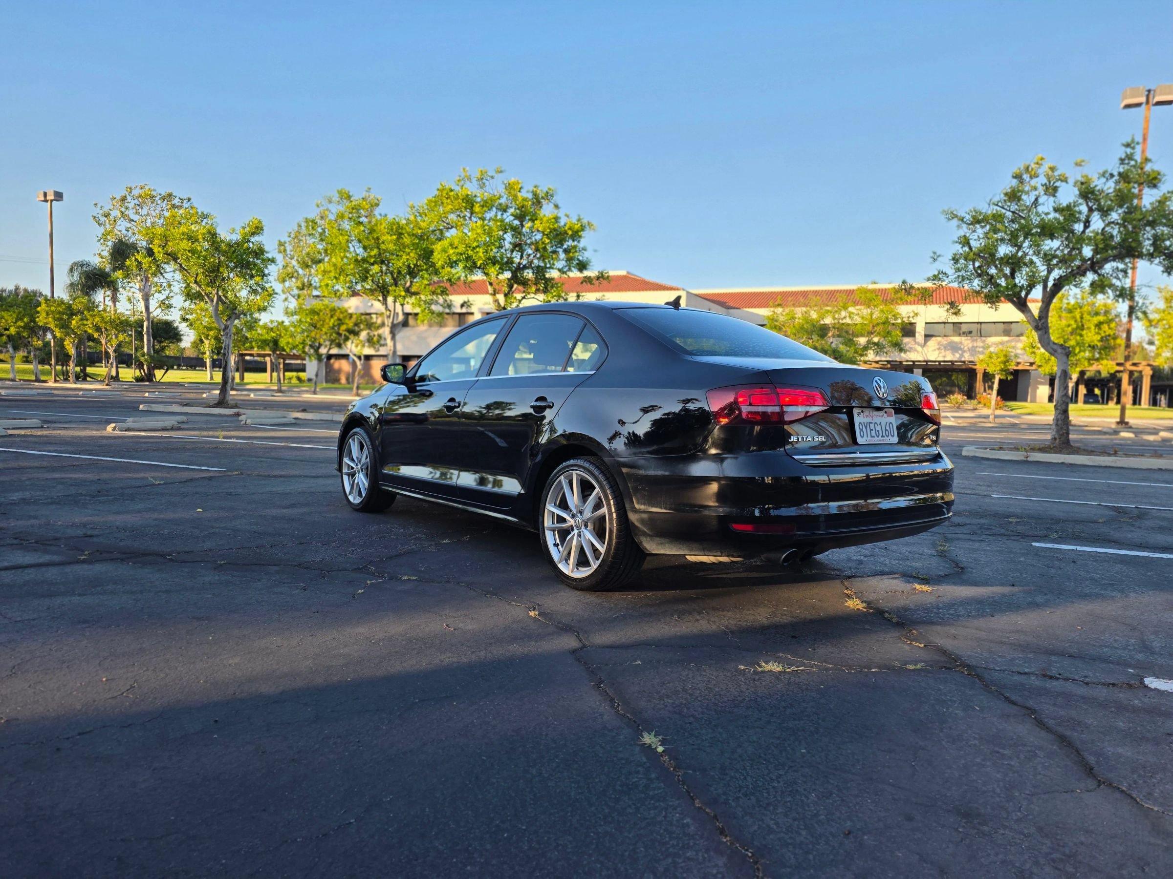 Used 2017 Volkswagen Jetta SEL FWD image 6