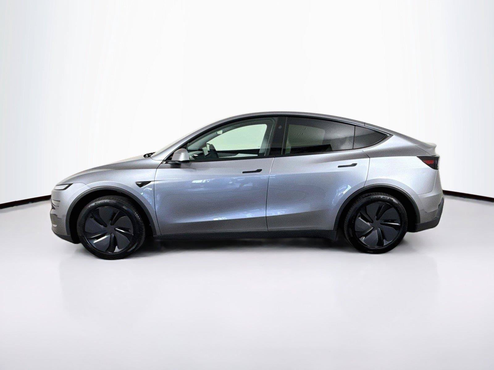 Used 2026 Tesla Model Y Long Range RWD image 2