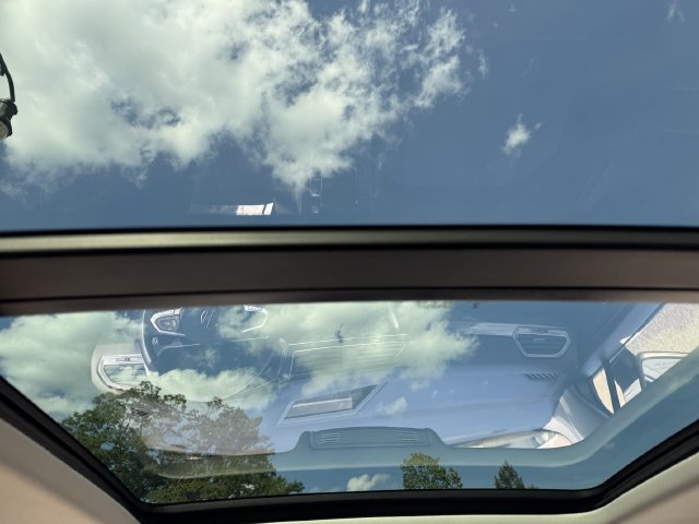Used 2023 Volkswagen Tiguan SE w/ Panoramic Sunroof Package AWD/4WD image 17