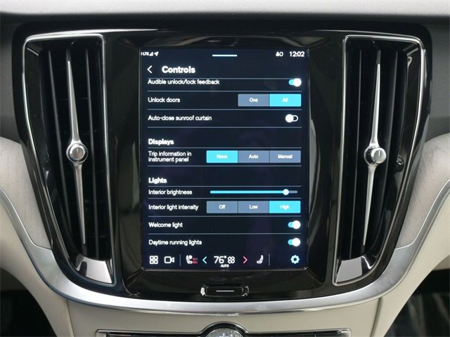 Used 2024 Volvo V60 B5 Cross Country Plus image 18