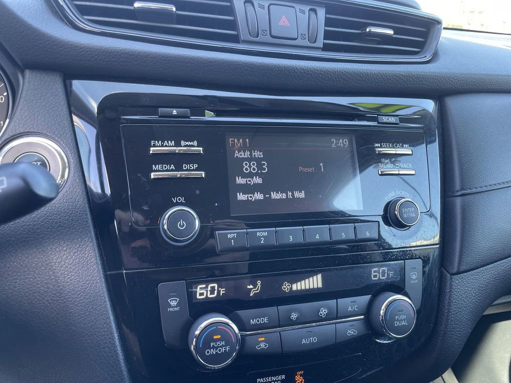 Used 2017 Nissan Rogue SV image 11