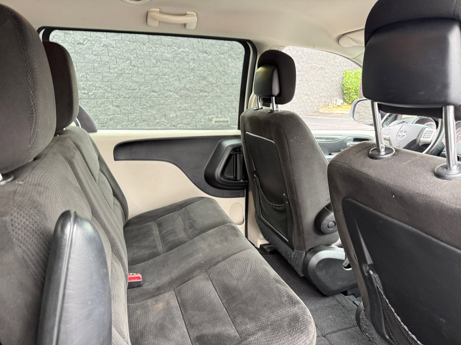 Used 2017 Dodge Grand Caravan SE w/ UConnect Hands-Free Group image 19