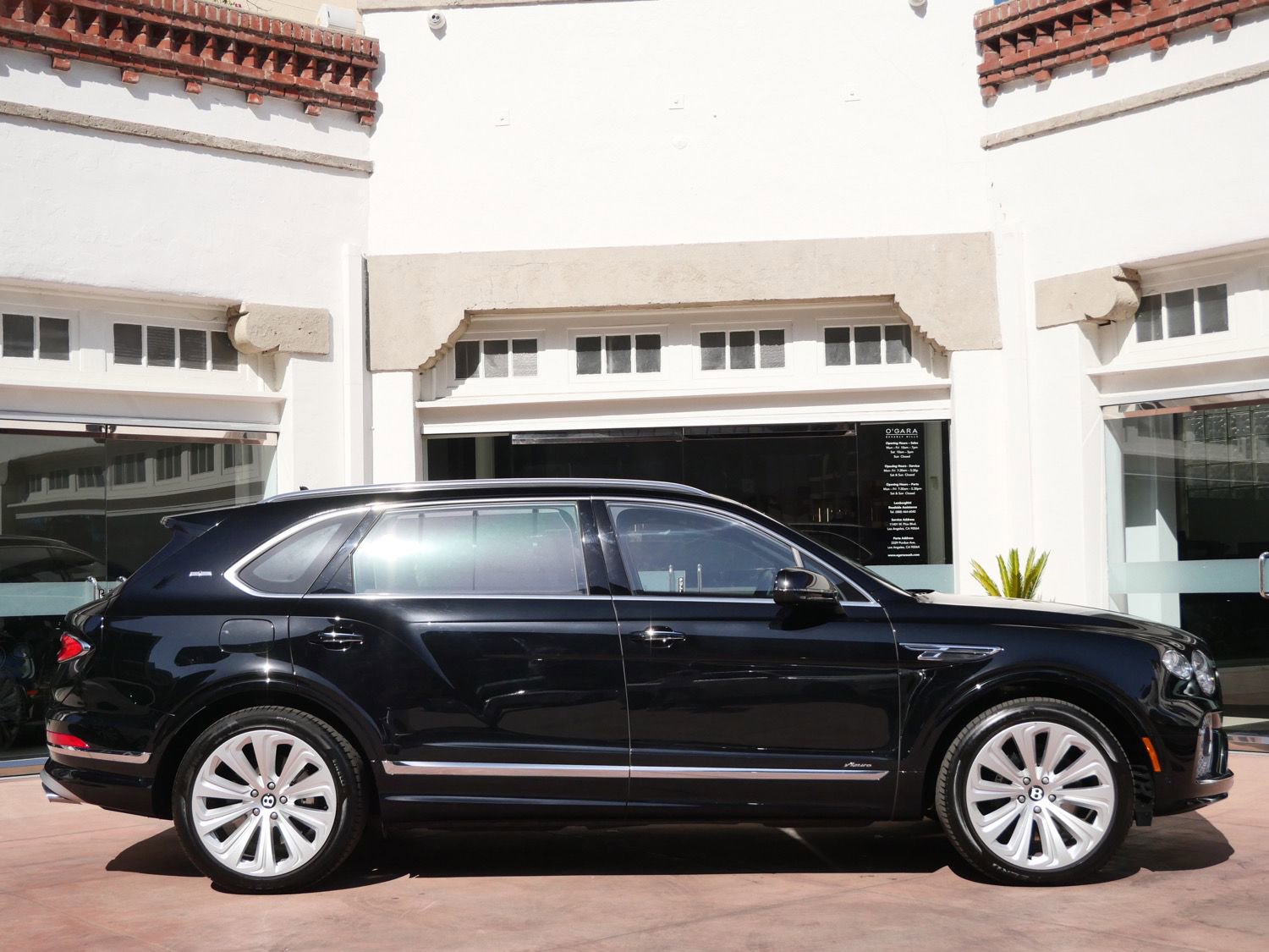 Used 2023 Bentley Bentayga Extended Wheelbase AWD/4WD image 5