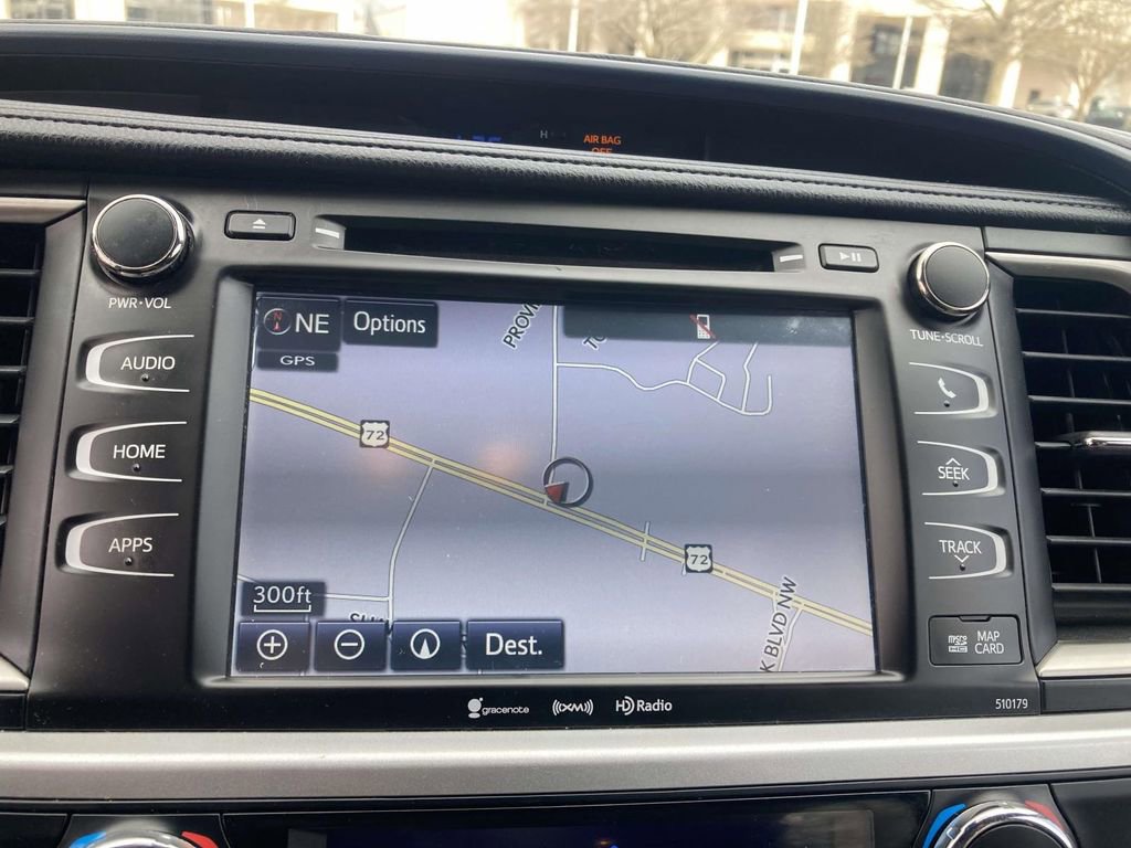 Used 2017 Toyota Highlander XLE image 14