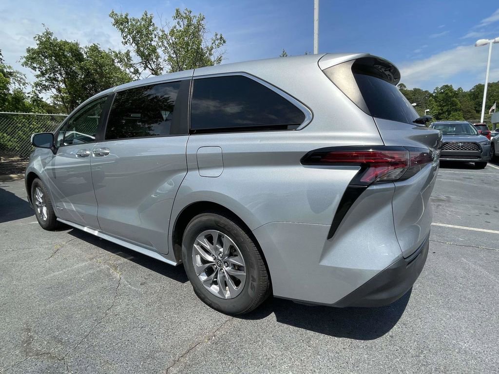Used 2021 Toyota Sienna LE FWD image 10
