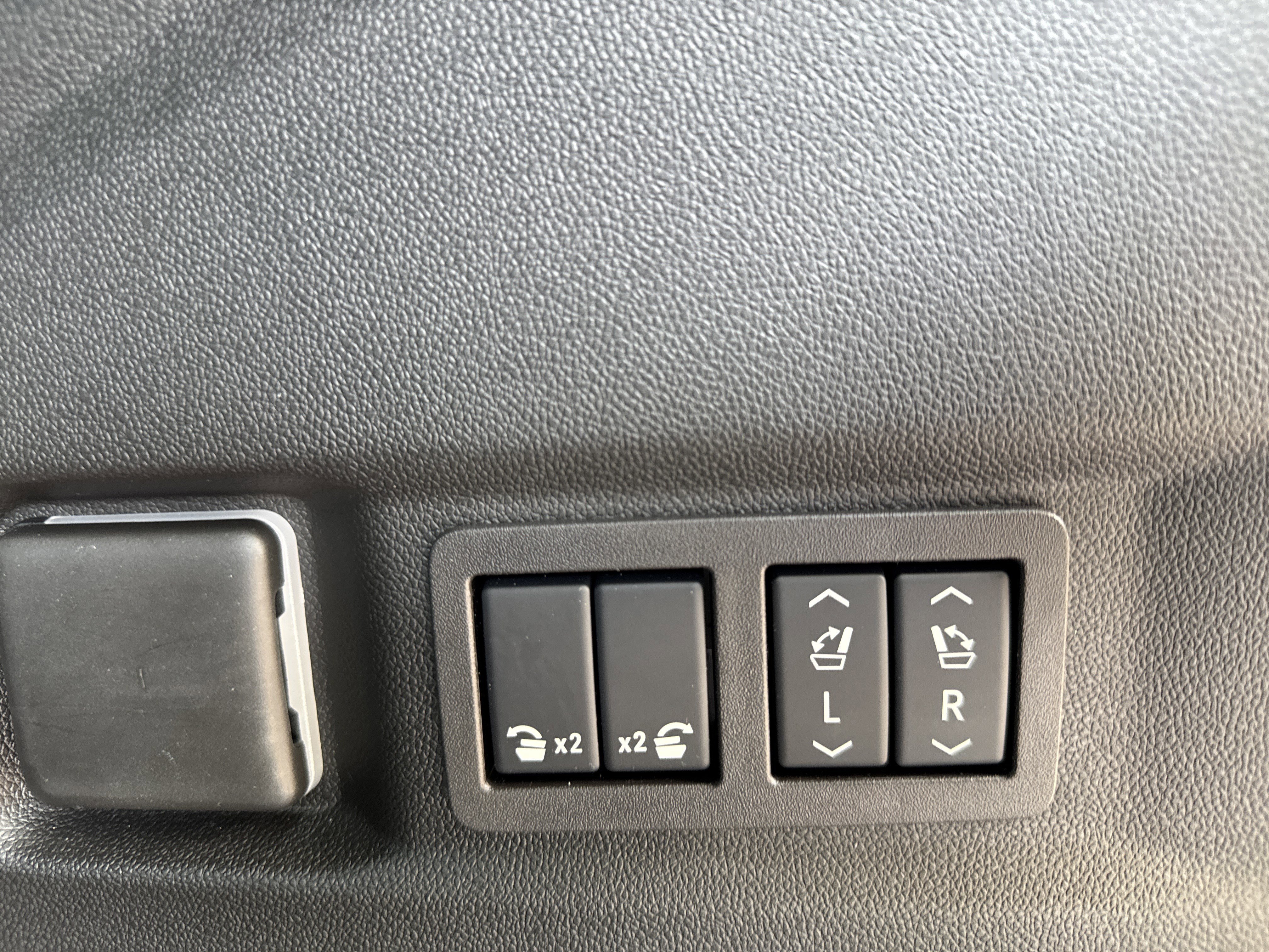 Used 2025 Chevrolet Tahoe High Country AWD/4WD image 39