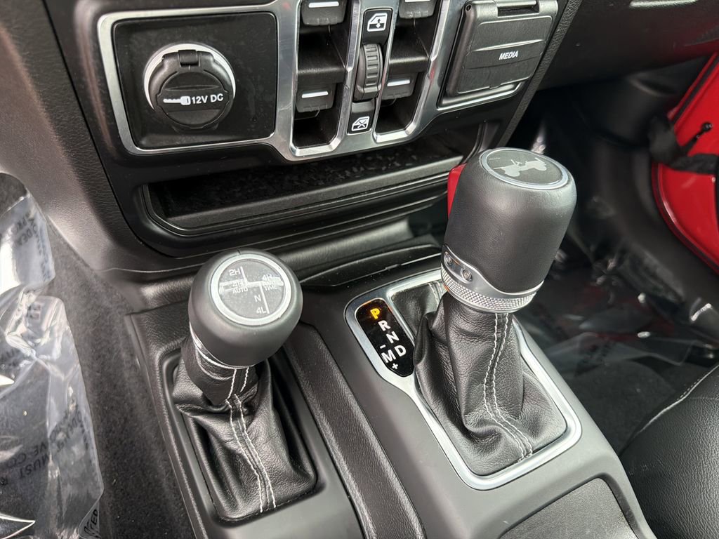 Used 2023 Jeep Wrangler Unlimited Sahara w/ Cold Weather Group AWD/4WD image 28