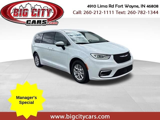 Used 2023 Chrysler Pacifica Touring