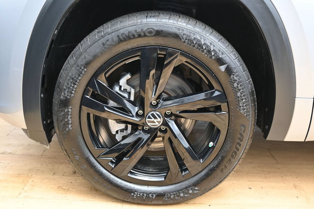 Used 2025 Volkswagen Atlas Cross Sport SEL R-Line AWD/4WD image 12
