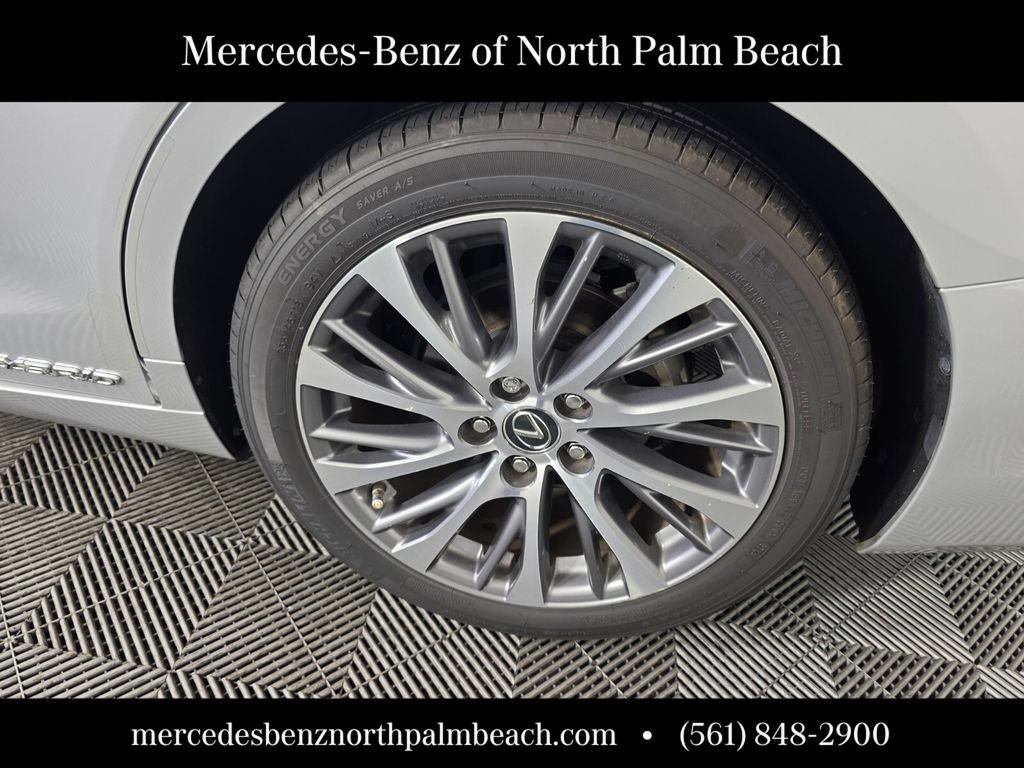 Used 2019 Lexus ES 300h w/ Premium Package FWD image 17