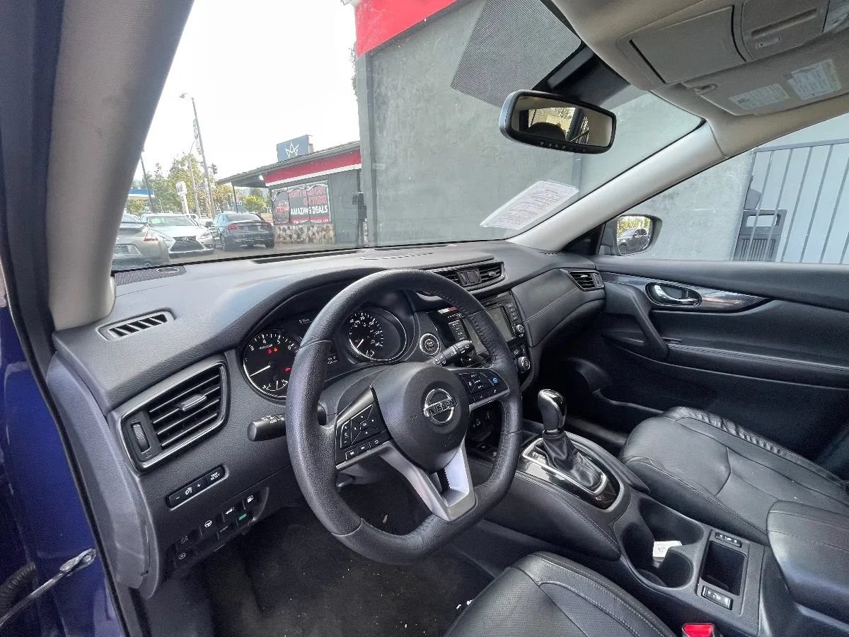 Used 2019 Nissan Rogue SL w/ Premium Package FWD image 11