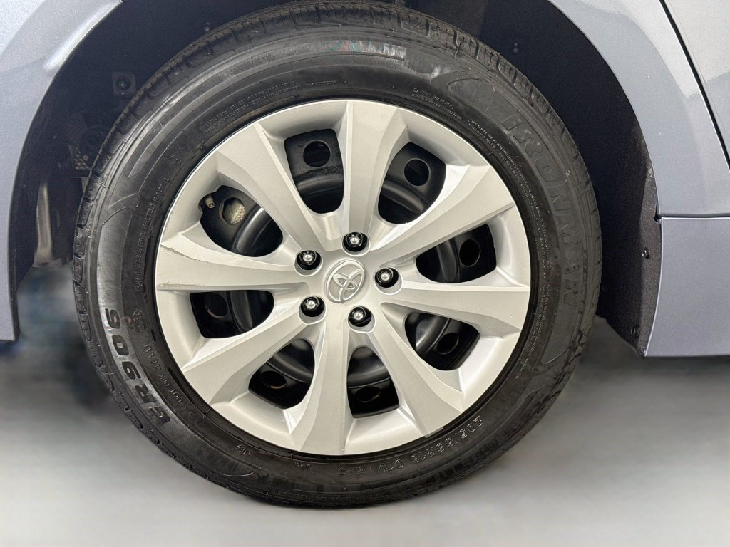 Used 2024 Toyota Corolla LE FWD image 31