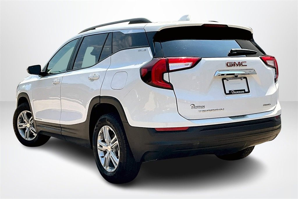 Used 2023 GMC Terrain SLE image 4