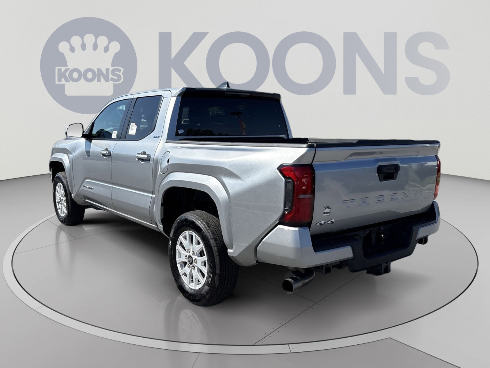Used 2025 Toyota Tacoma SR5 AWD/4WD image 4