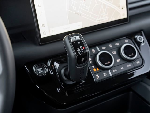 Used 2025 Land Rover Defender 90 X-Dynamic SE image 22