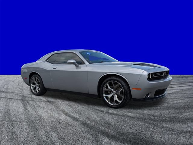 Used 2017 Dodge Challenger SXT RWD image 2