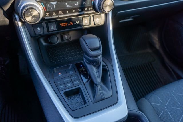 Used 2022 Toyota RAV4 XLE w/ Convenience Package image 28