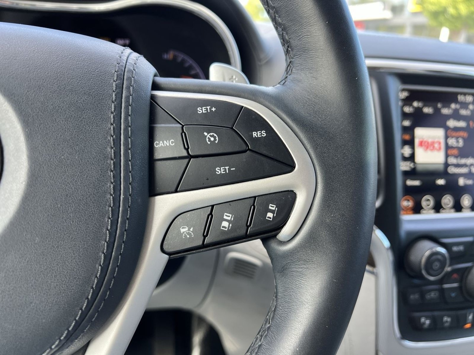 Used 2018 Jeep Grand Cherokee Summit AWD/4WD image 30