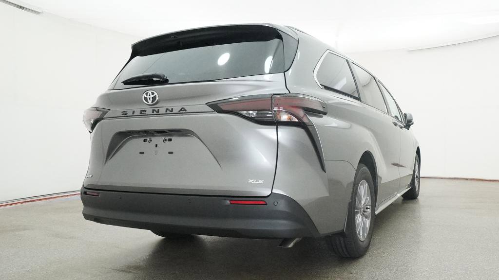 New 2026 Toyota Sienna XLE FWD image 34