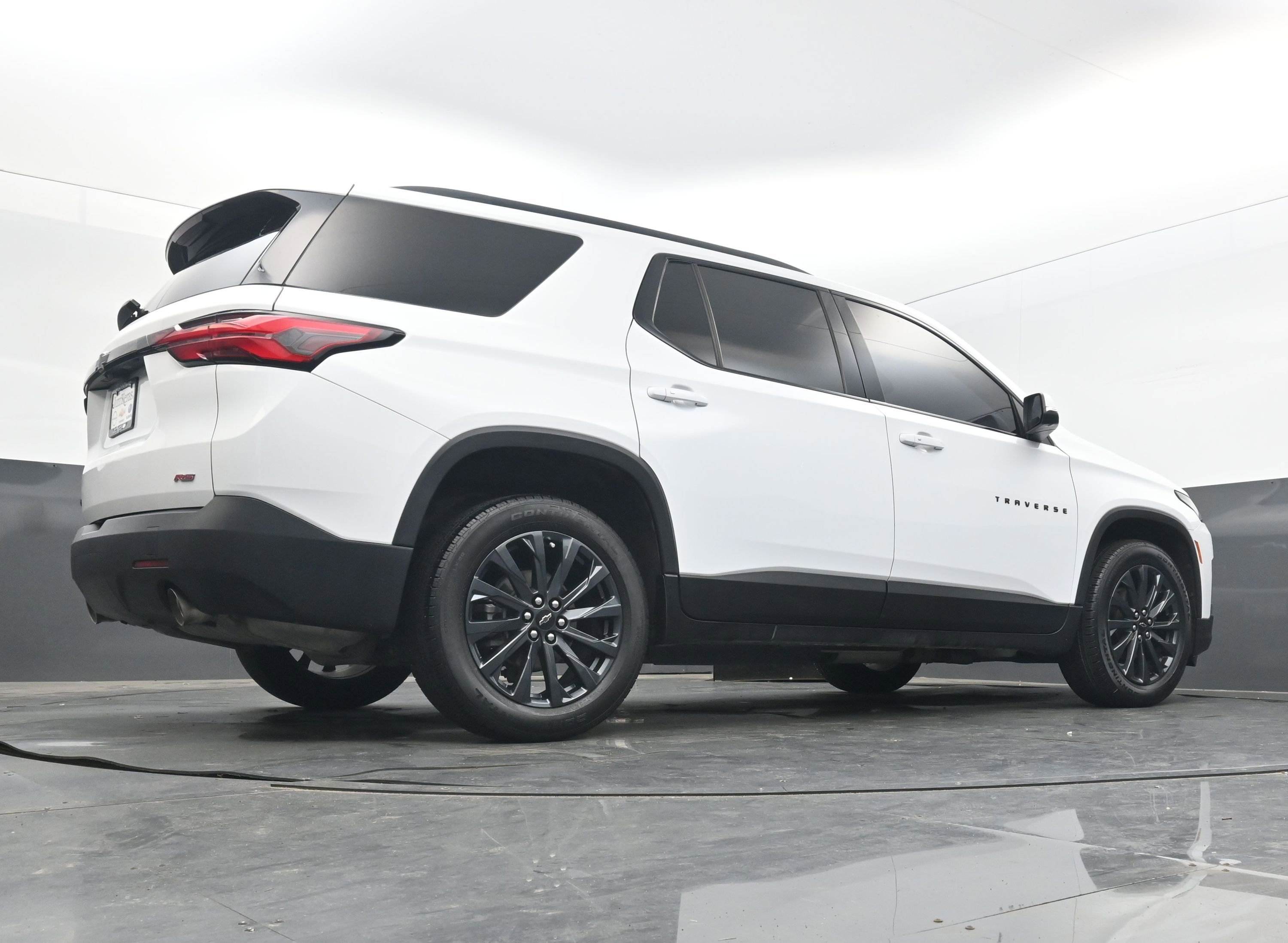 Used 2023 Chevrolet Traverse RS image 30