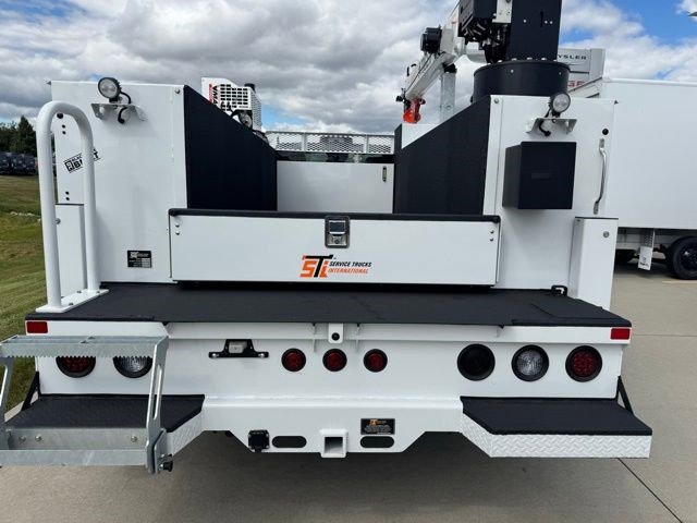 New 2025 RAM 5500 4x4 Regular Cab image 6