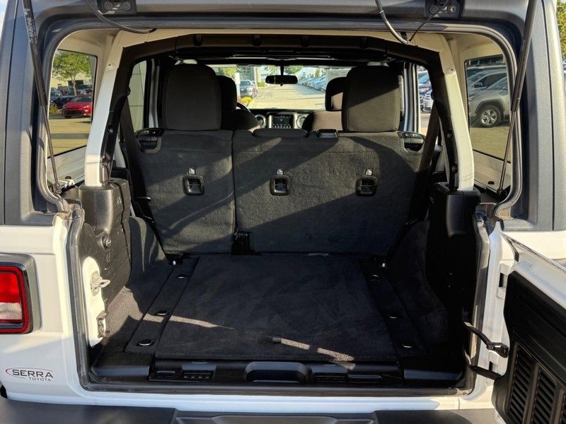 Used 2020 Jeep Wrangler Unlimited Sahara image 12