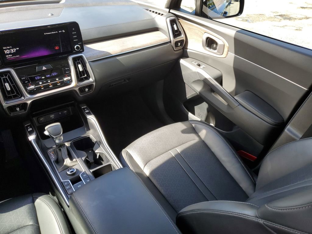 Certified 2023 Kia Sorento EX w/ Panoramic Sunroof Package image 14