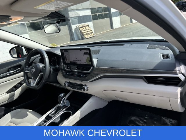 Used 2024 Nissan Altima 2.5 SL FWD image 30