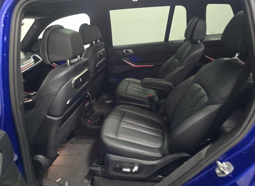 Used 2024 BMW X7 M60i image 9