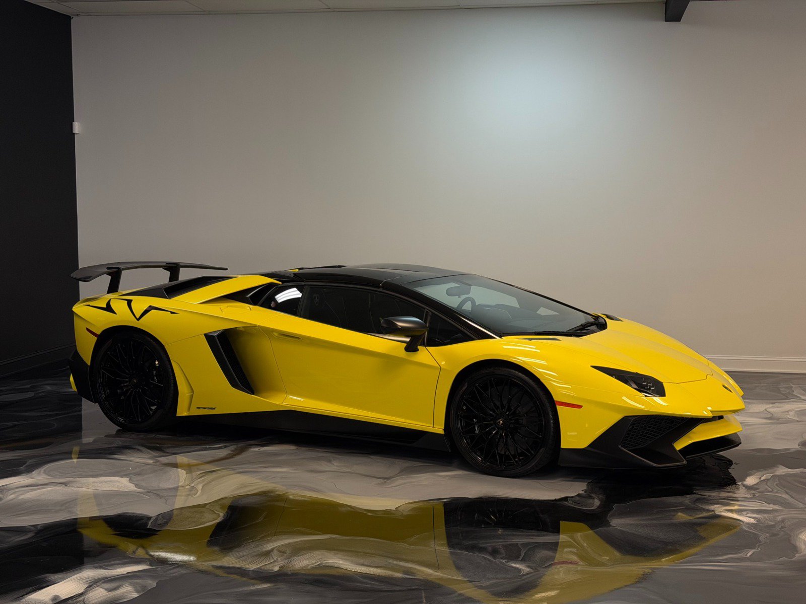 Used 2017 Lamborghini Aventador LP 750-4 Superveloce AWD/4WD image 1