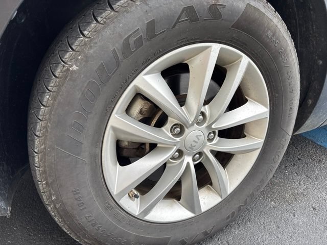 Used 2017 Kia Sorento AWD image 4