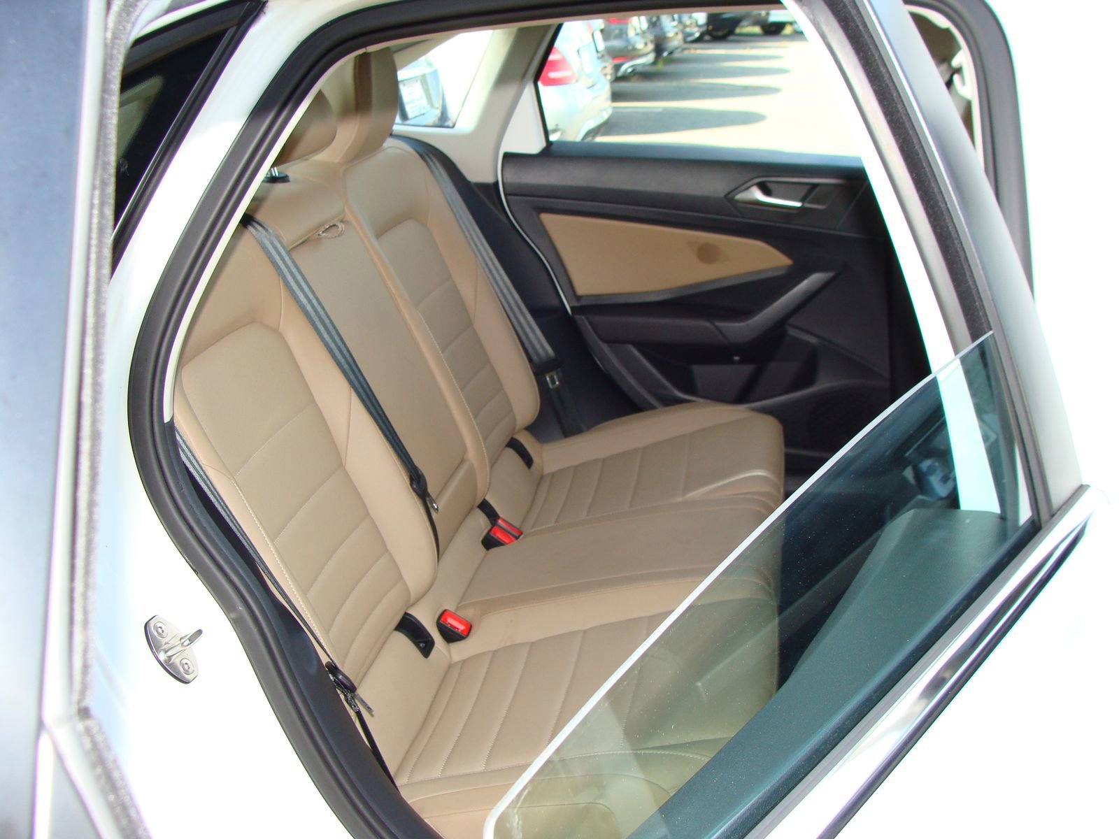 Used 2021 Volkswagen Jetta SE w/ SE Cold Weather Package image 11