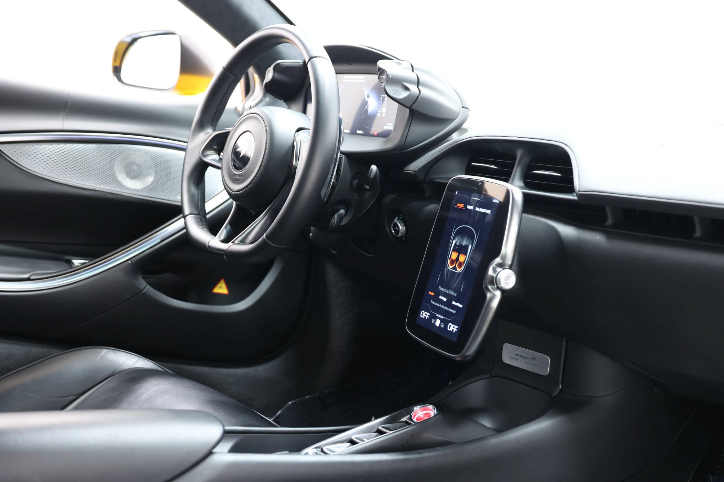 Used 2023 McLaren Artura RWD image 74