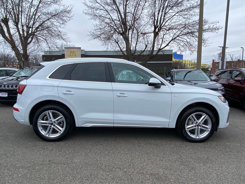 Used 2024 Audi Q5 e Premium Plus w/ Premium Plus Package image 2