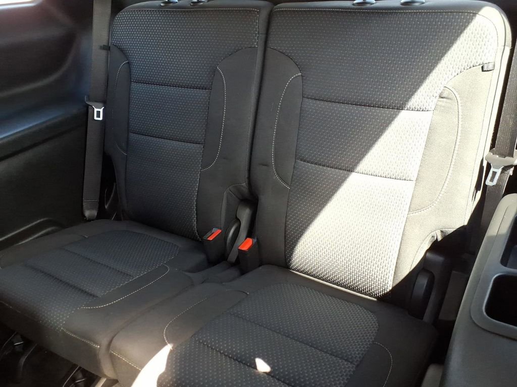 Used 2021 GMC Acadia SLE w/ Driver Convenience Package FWD image 12