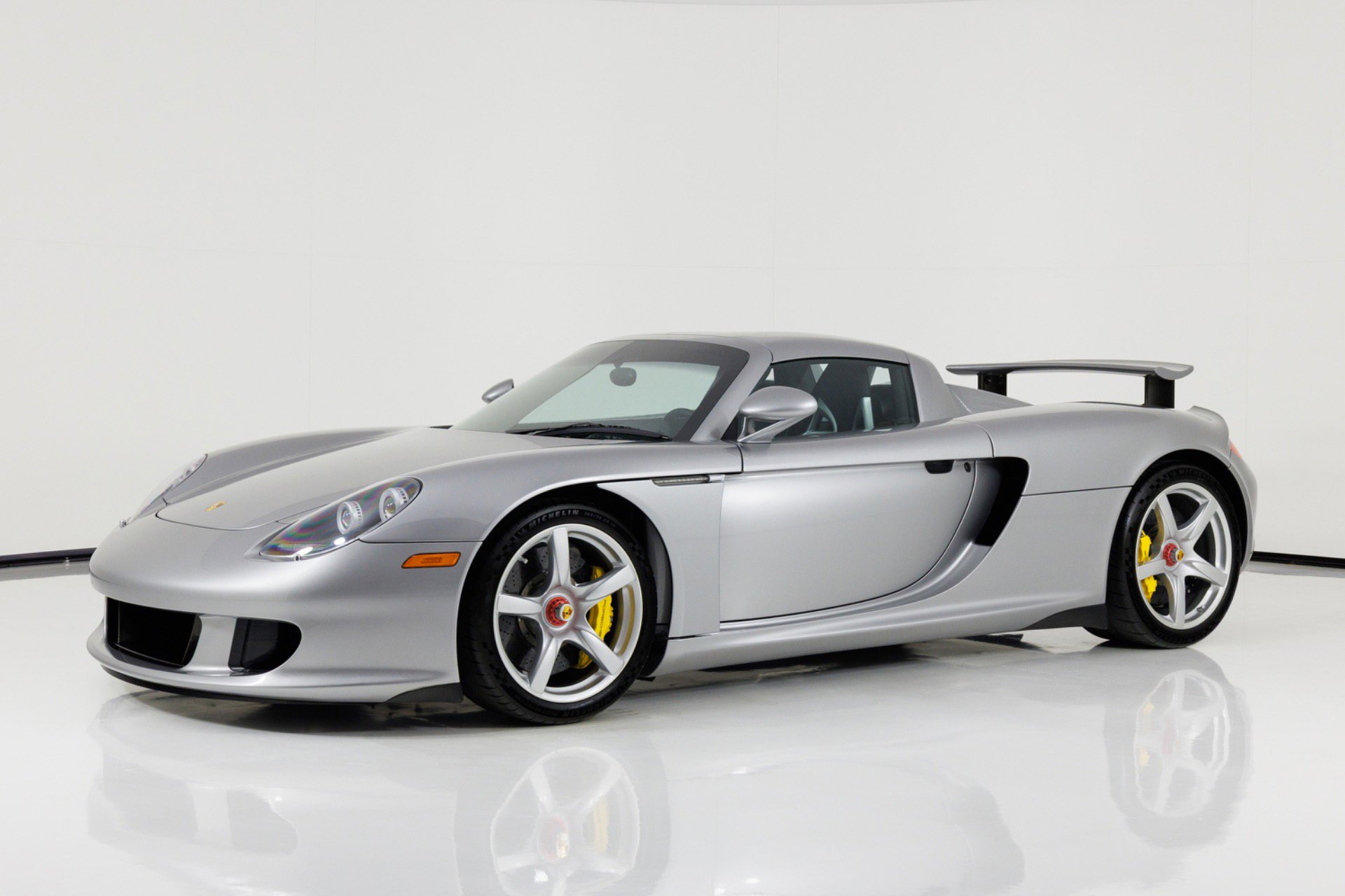Used 2004 Porsche Carrera GT RWD image 8