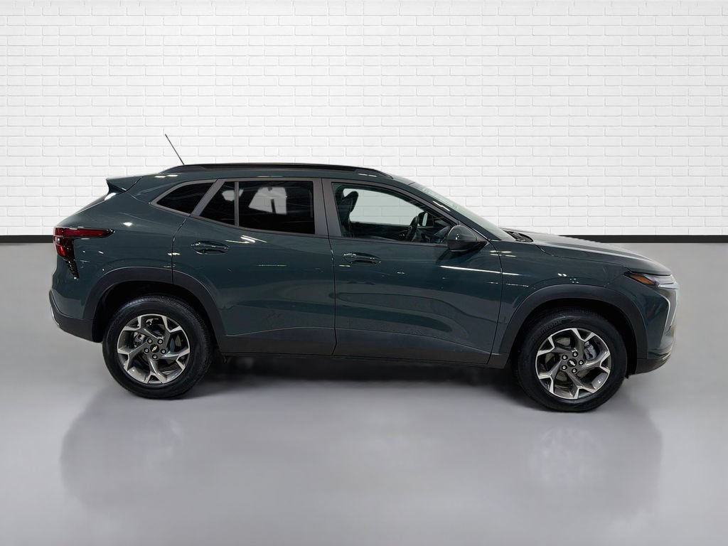 Used 2025 Chevrolet Trax LT w/ Driver Confidence Package FWD image 10