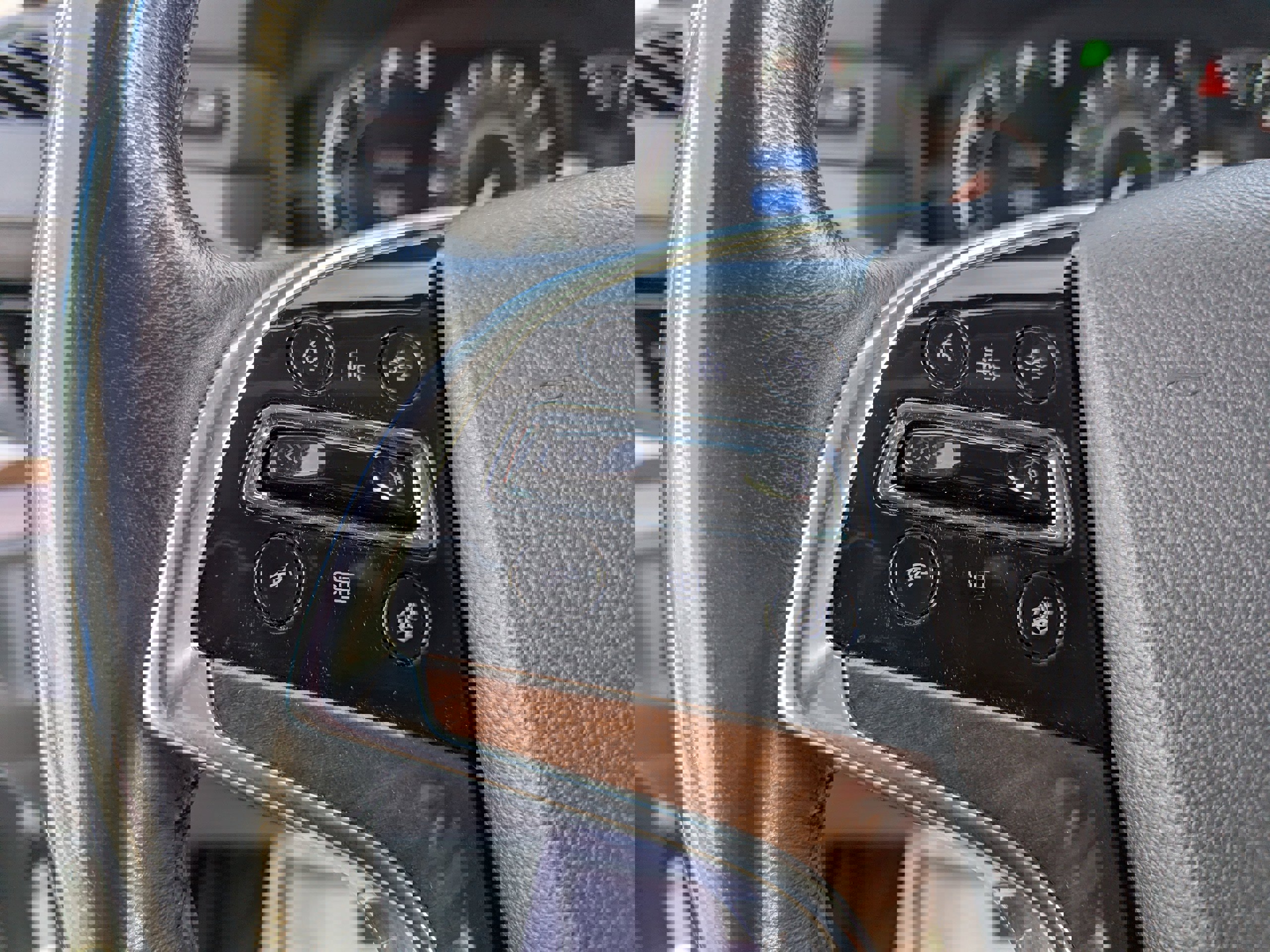 Used 2020 Cadillac Escalade Premium Luxury image 16