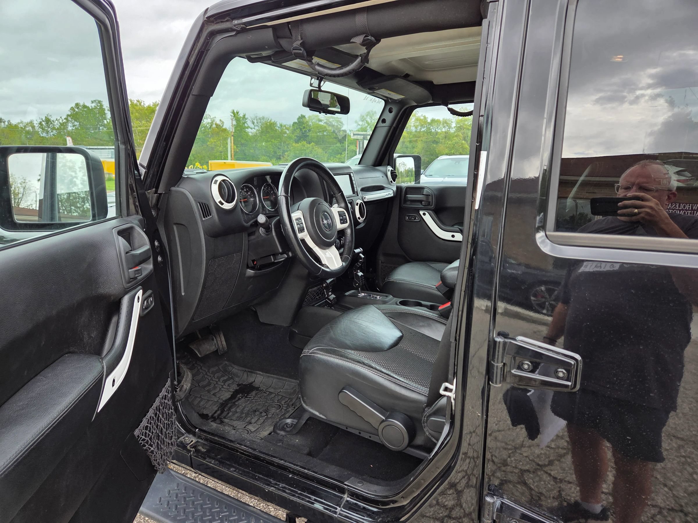 Used 2015 Jeep Wrangler Unlimited Sahara w/ Quick Order Package 24X AWD/4WD image 15