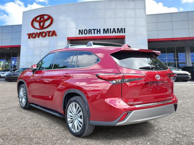 Used 2023 Toyota Highlander Platinum image 6