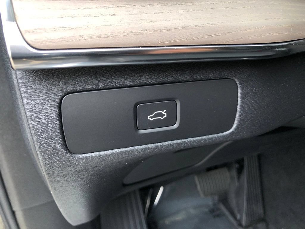 New 2026 Volvo XC90 B6 Plus w/ Protection Package Premier AWD/4WD image 6