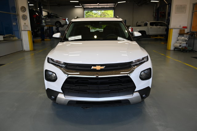 Used 2023 Chevrolet TrailBlazer LT FWD image 2