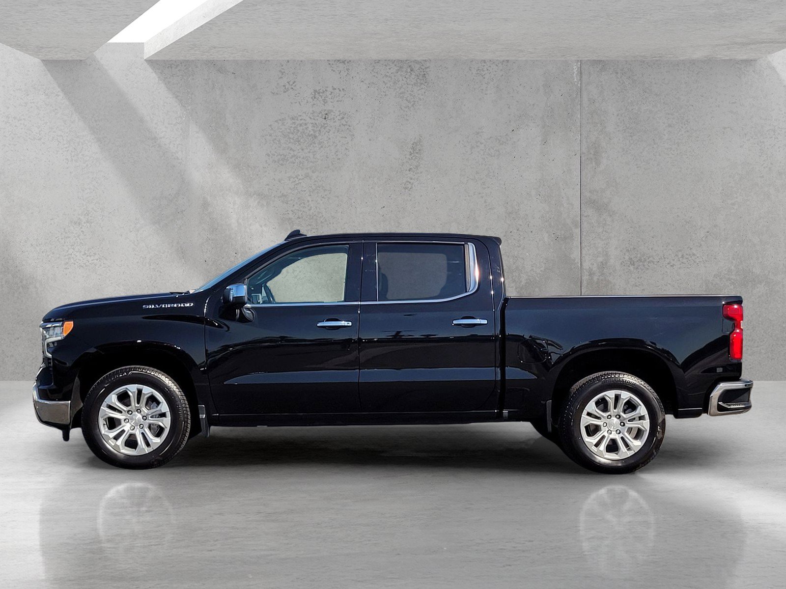 Used 2023 Chevrolet Silverado 1500 LTZ w/ LTZ Convenience Package II RWD image 7