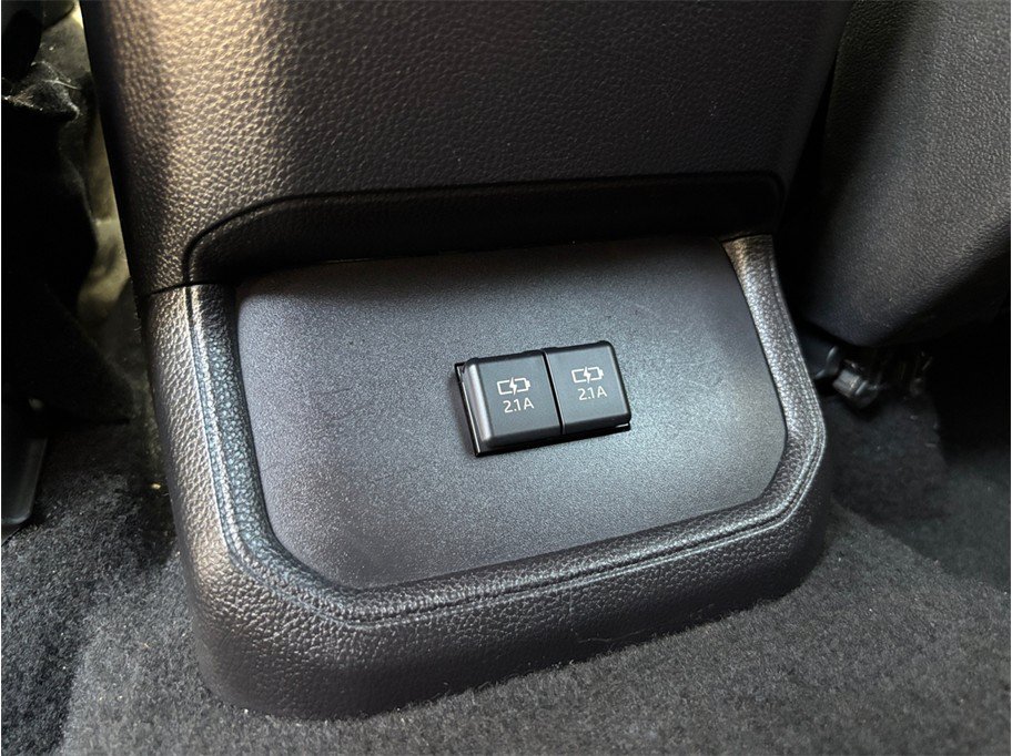 Used 2021 Toyota Highlander XSE FWD image 39